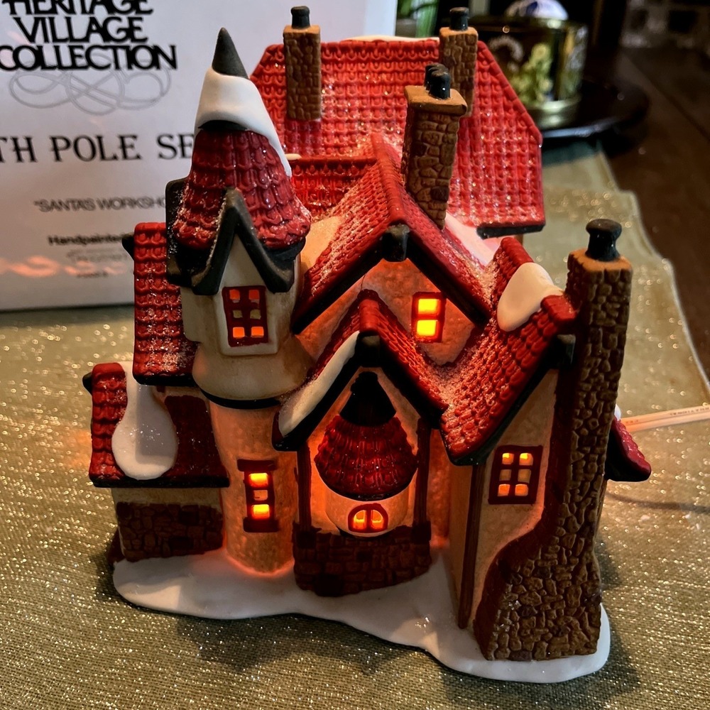 Dept 56 NORTH POLE SERIES - Santa's workshop - #56006 w/BOX - Picture 5 of 10